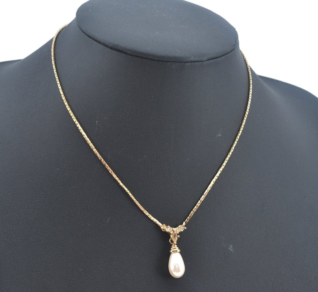 Authentic Christian Dior Gold Tone Chain Pendant Imitation Pearl Necklace  L0079