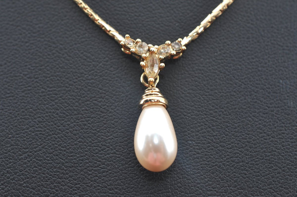 Authentic Christian Dior Gold Tone Chain Pendant Imitation Pearl Necklace  L0079