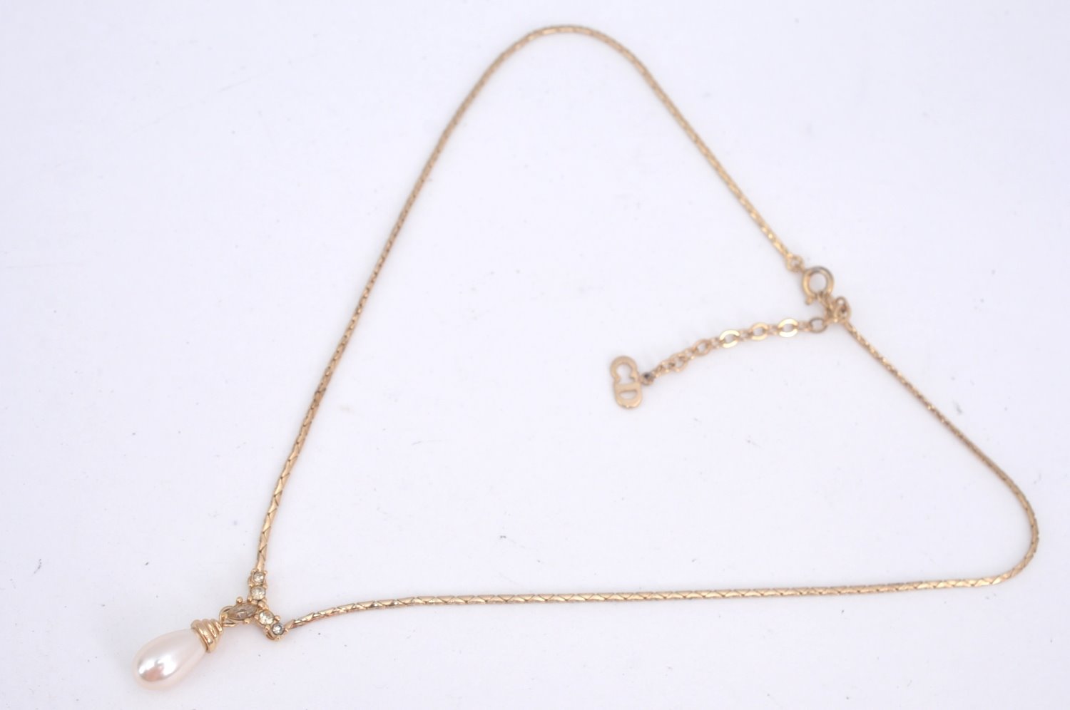 Authentic Christian Dior Gold Tone Chain Pendant Imitation Pearl Necklace  L0079