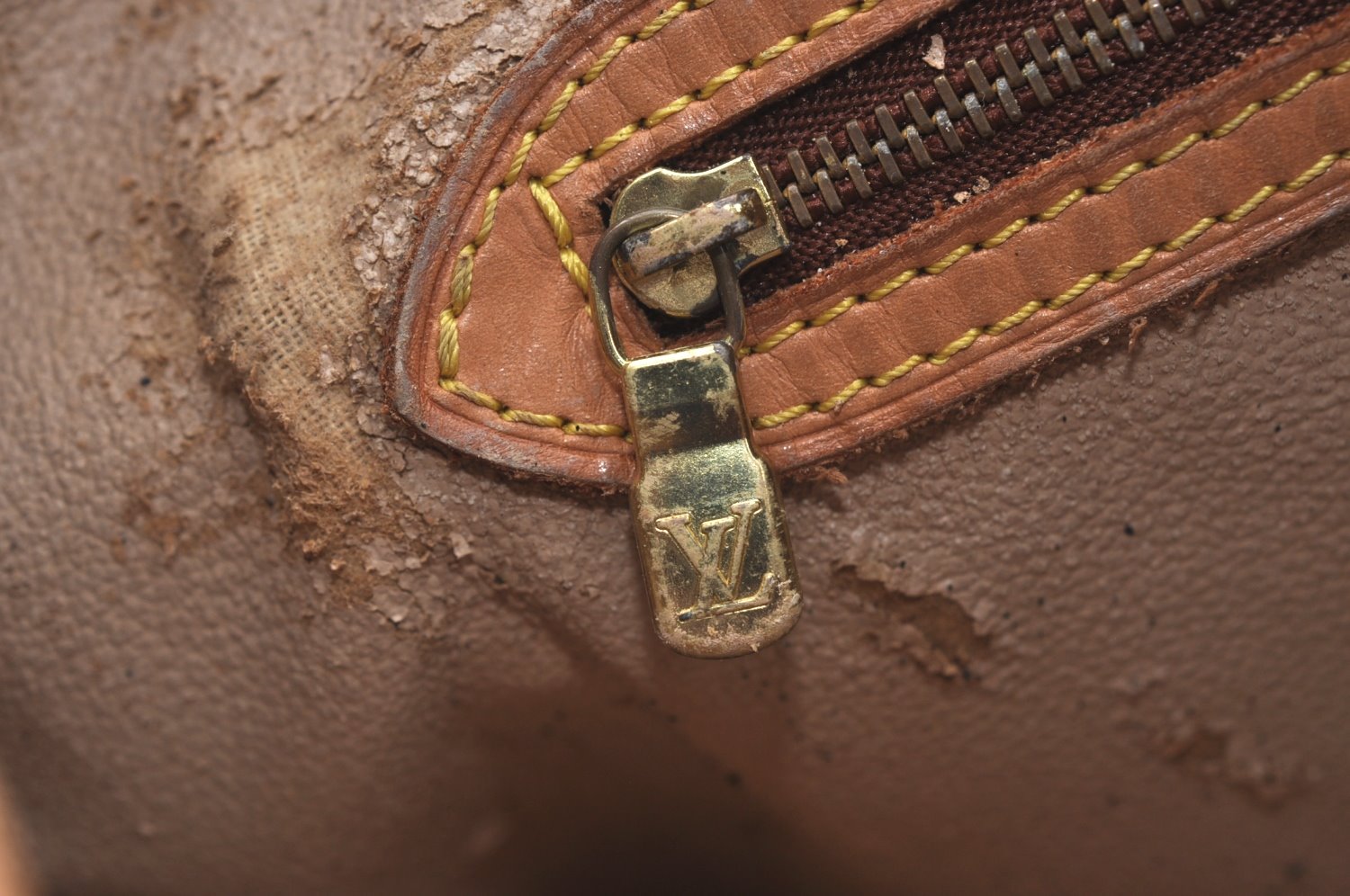 Authentic Louis Vuitton Monogram Bucket GM Shoulder Tote Bag M42236 LV Junk L0156