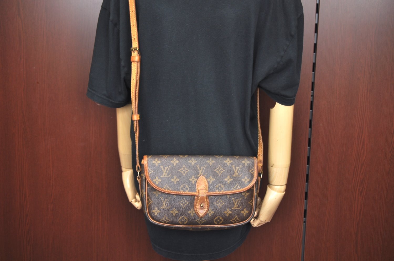 Authentic Louis Vuitton Monogram Gibeciere PM Shoulder Cross Bag M42248 LV L0165