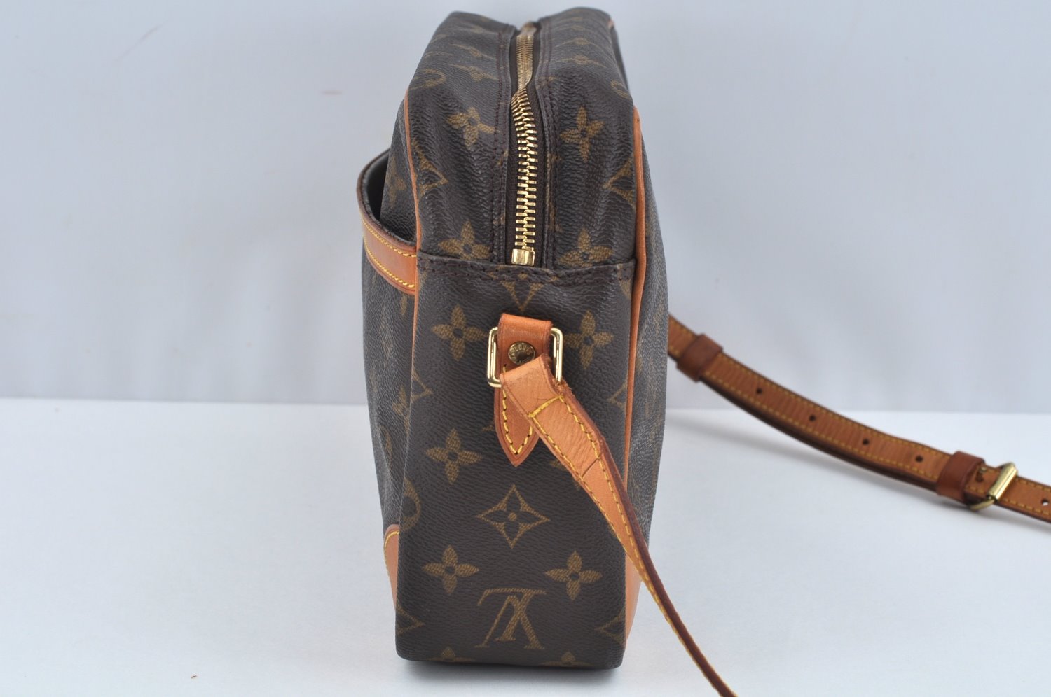 Authentic Louis Vuitton Monogram Trocadero 30 Shoulder Cross Bag M51272 LV L0167