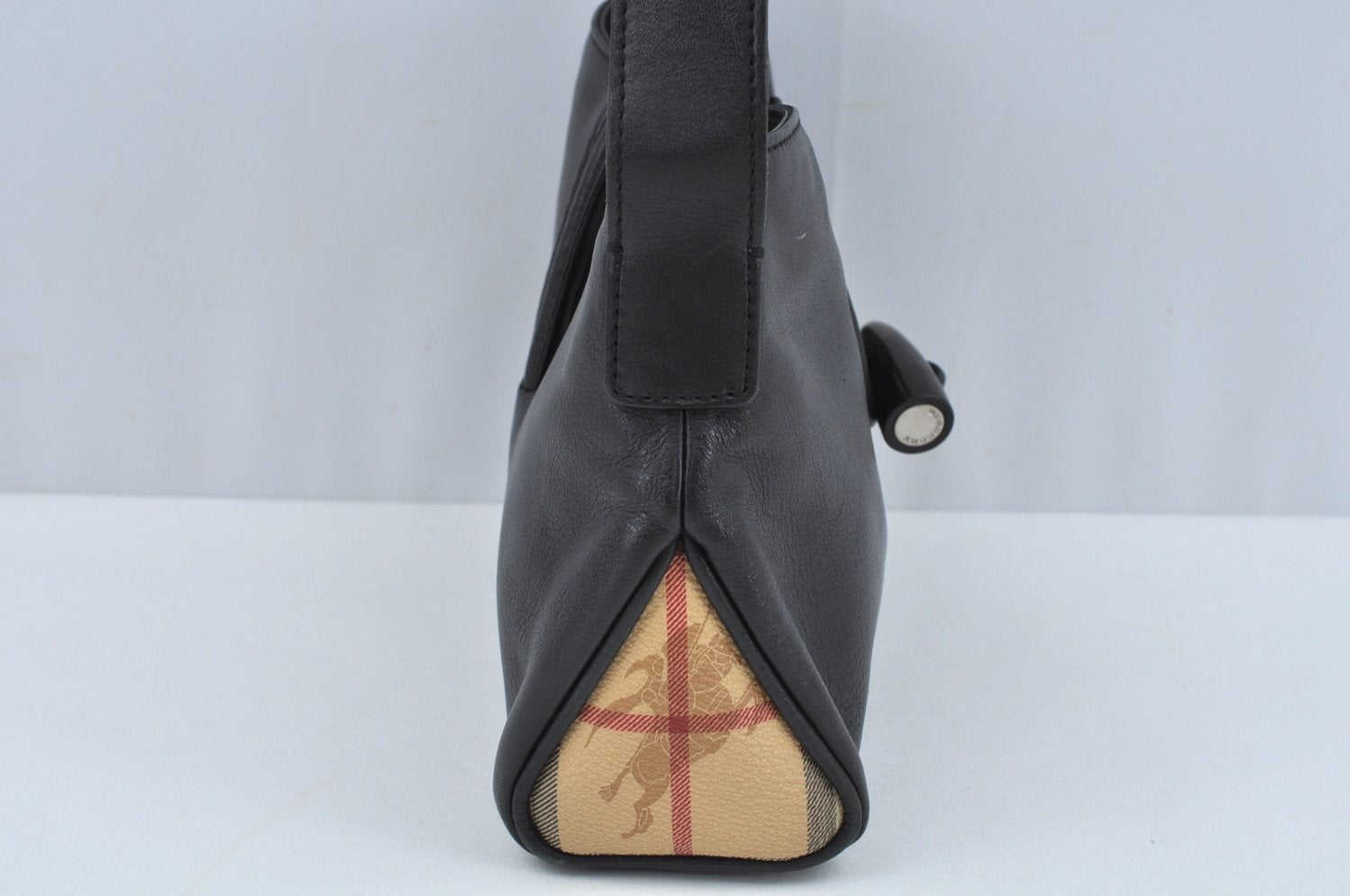Authentic BURBERRY Vintage Leather Shoulder Hand Bag Purse Black L0209