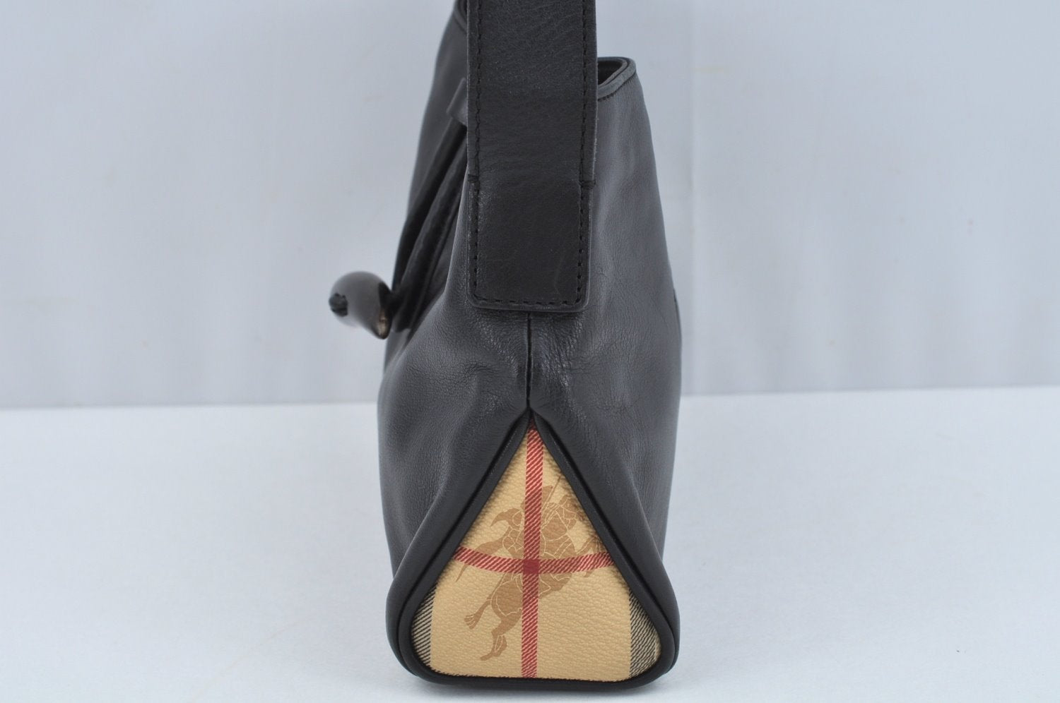 Authentic BURBERRY Vintage Leather Shoulder Hand Bag Purse Black L0209
