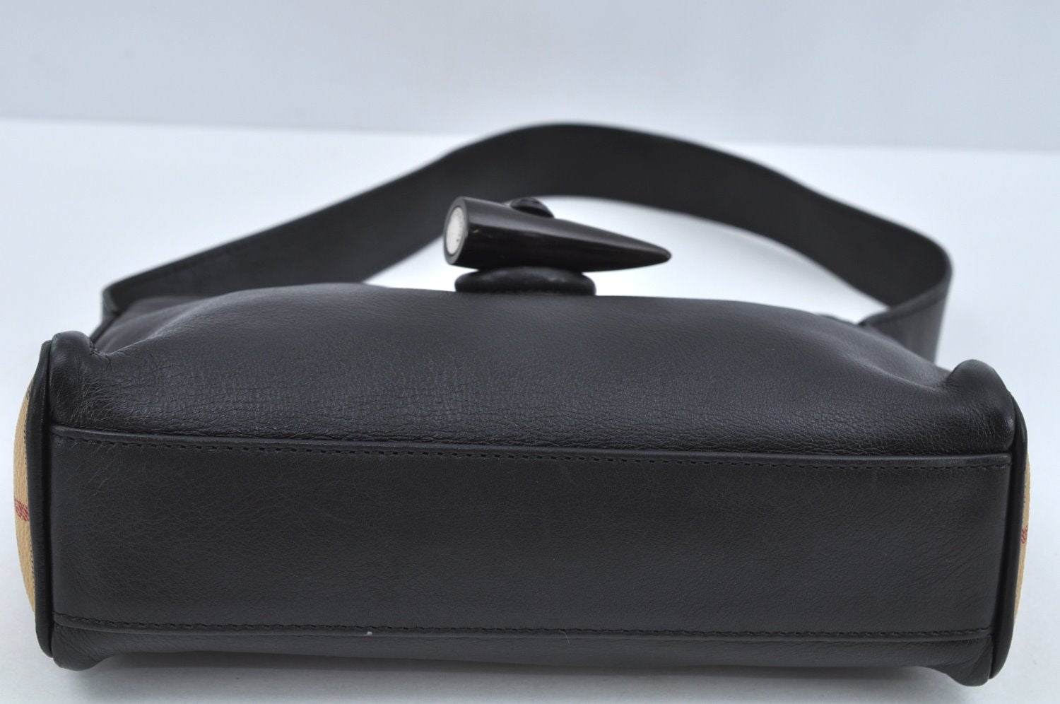 Authentic BURBERRY Vintage Leather Shoulder Hand Bag Purse Black L0209