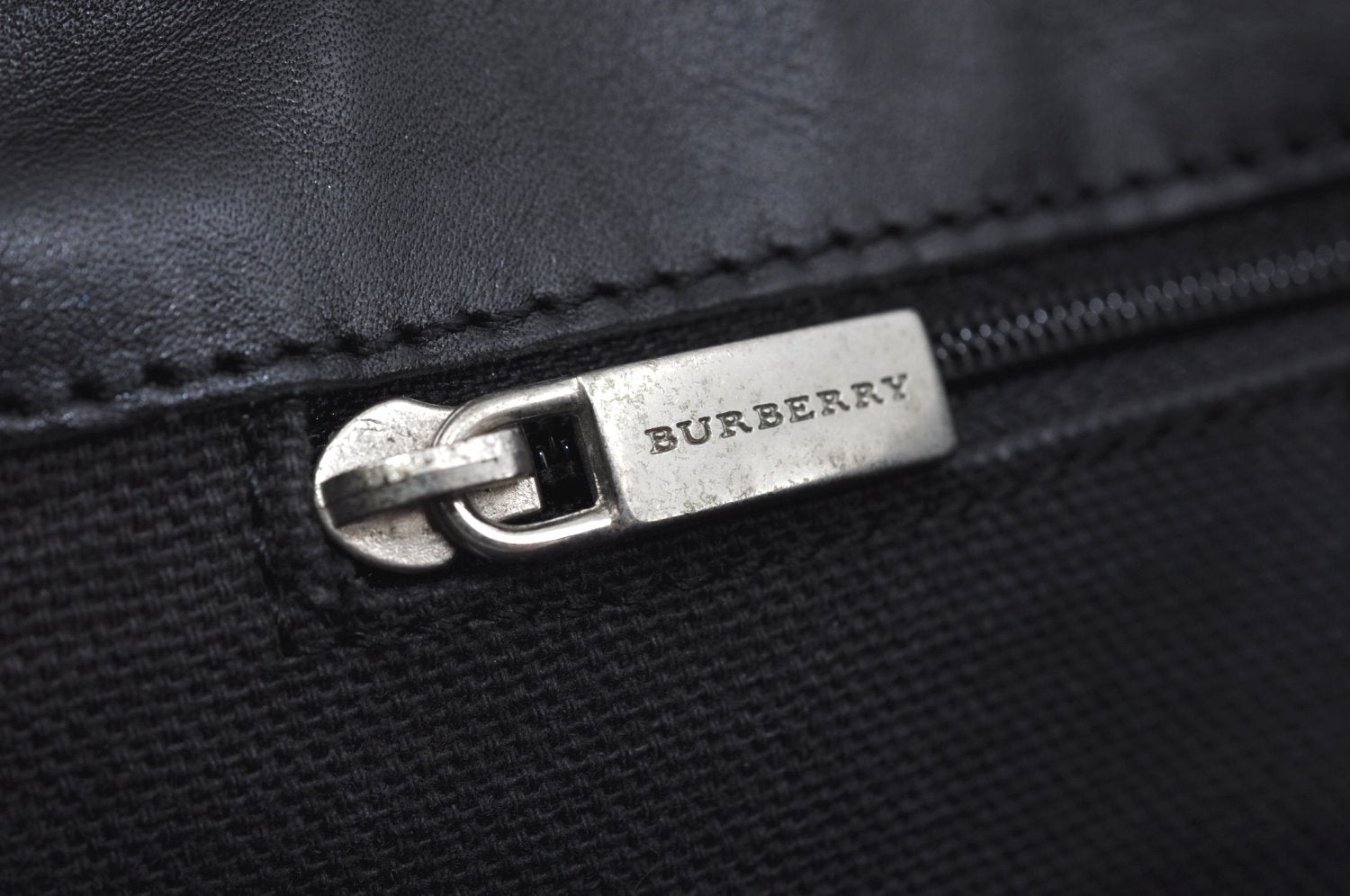 Authentic BURBERRY Vintage Leather Shoulder Hand Bag Purse Black L0209