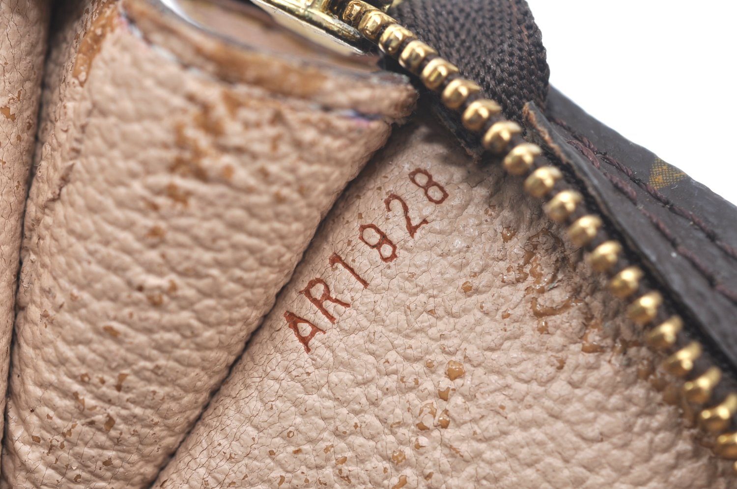 Authentic Louis Vuitton Monogram Pouch For Bucket GM LV L0237