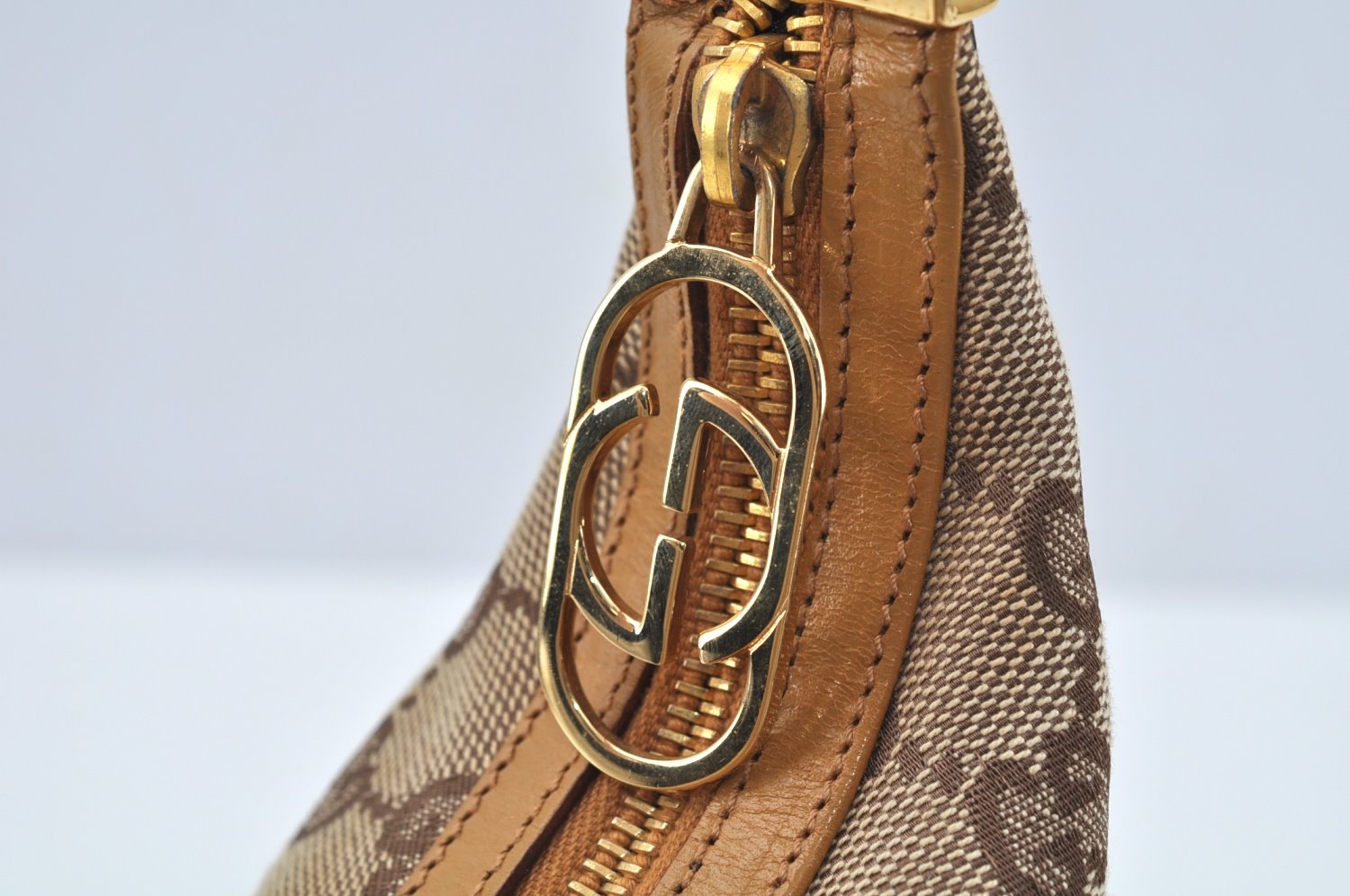 Authentic GUCCI Shoulder Bag GG Canvas Leather Brown L0246