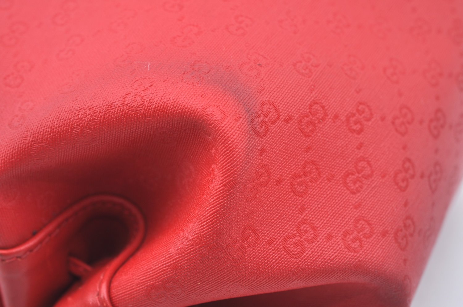 Authentic GUCCI Micro GG PVC Leather Shoulder Cross Body Bag Purse Red L0247