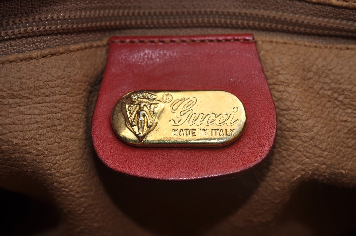 Authentic GUCCI Micro GG PVC Leather Shoulder Cross Body Bag Purse Red L0247