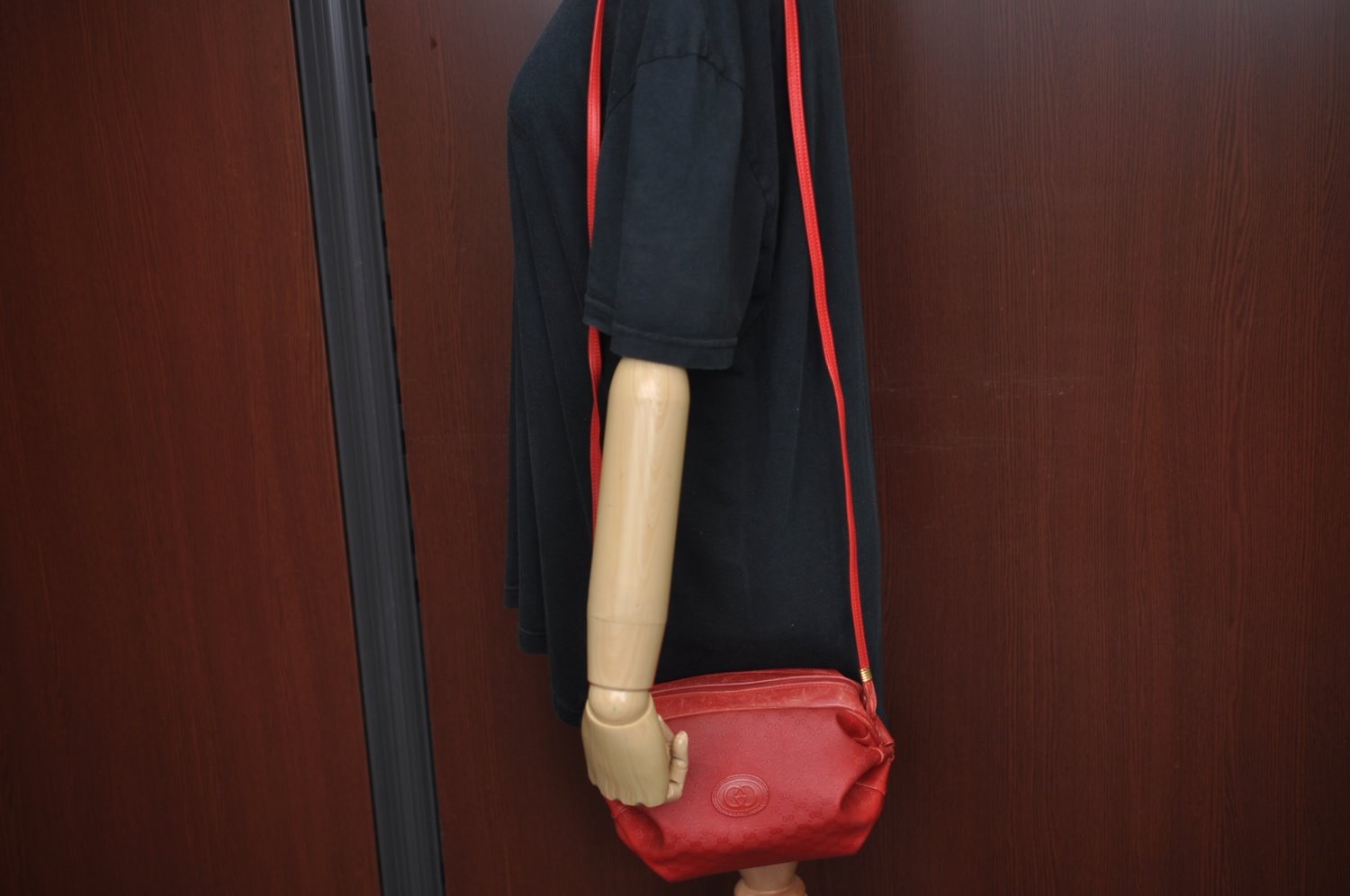 Authentic GUCCI Micro GG PVC Leather Shoulder Cross Body Bag Purse Red L0247