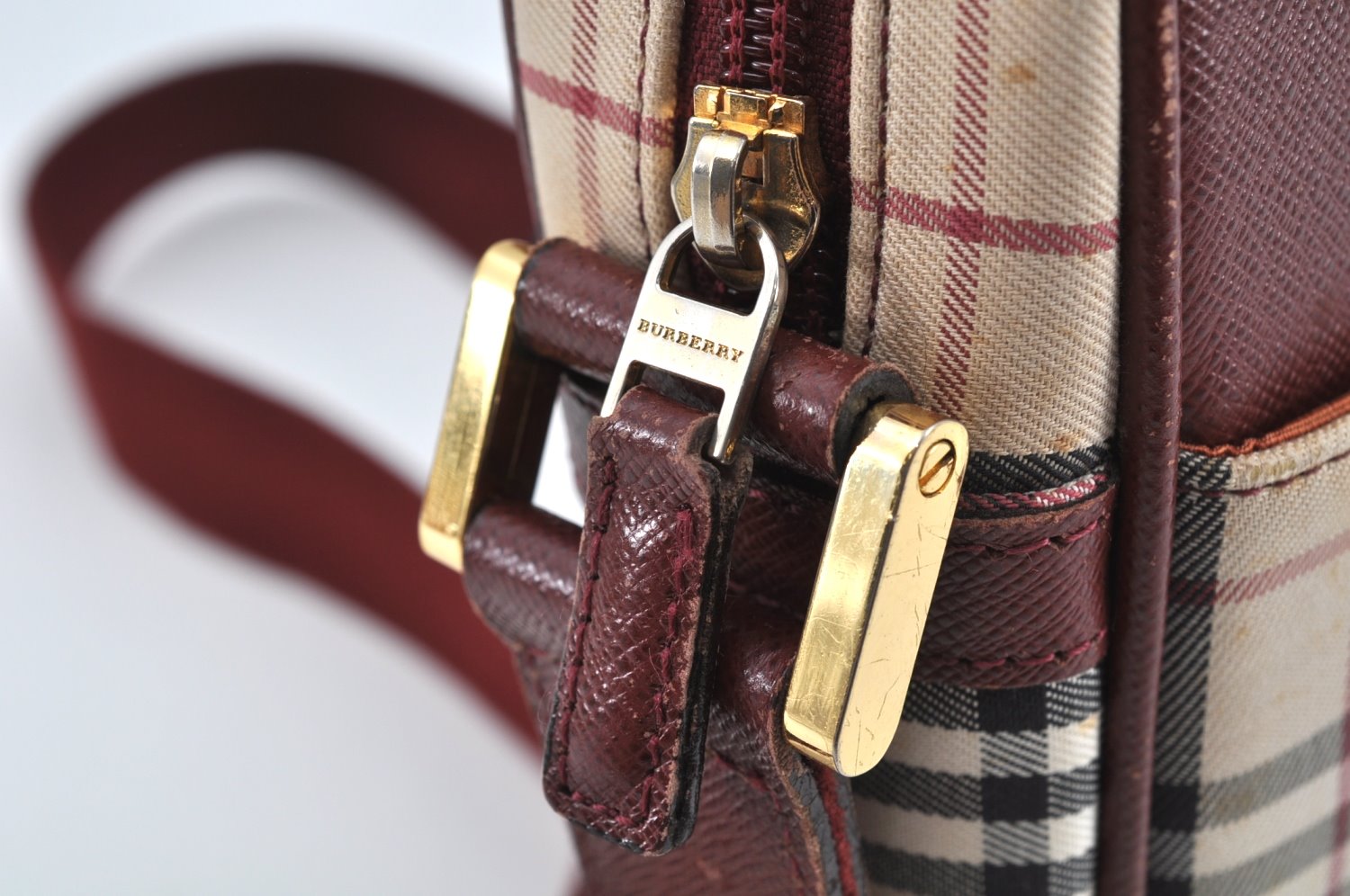Authentic BURBERRY Nova Check Shoulder Cross Body Bag Canvas Beige Red L0255