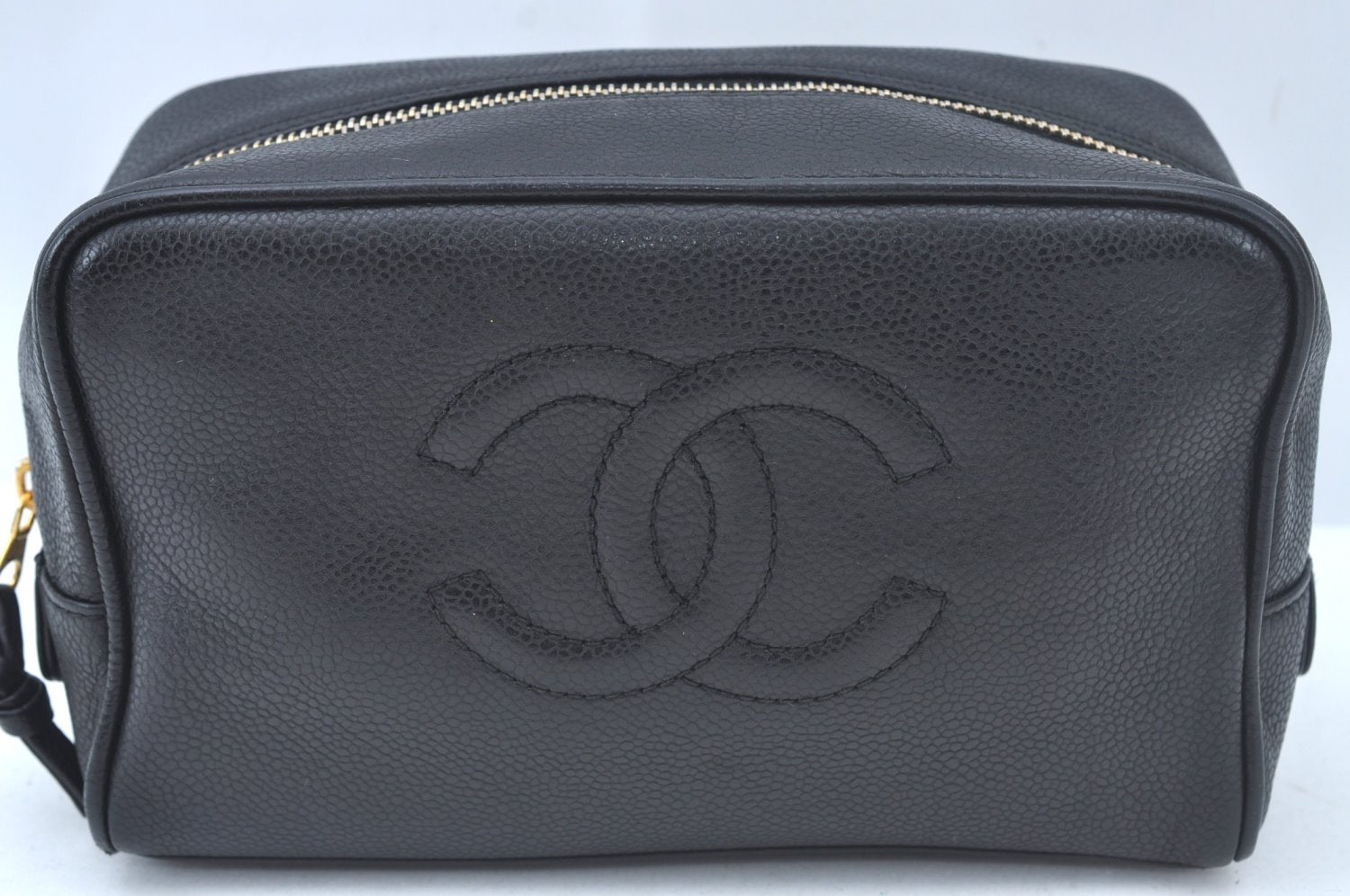 Authentic CHANEL Caviar Skin CC Logo Cosmetic Pouch Purse Black L0257