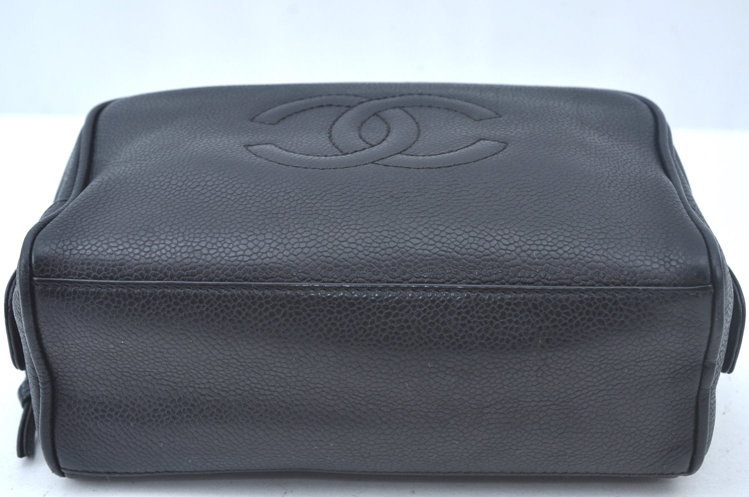 Authentic CHANEL Caviar Skin CC Logo Cosmetic Pouch Purse Black L0257
