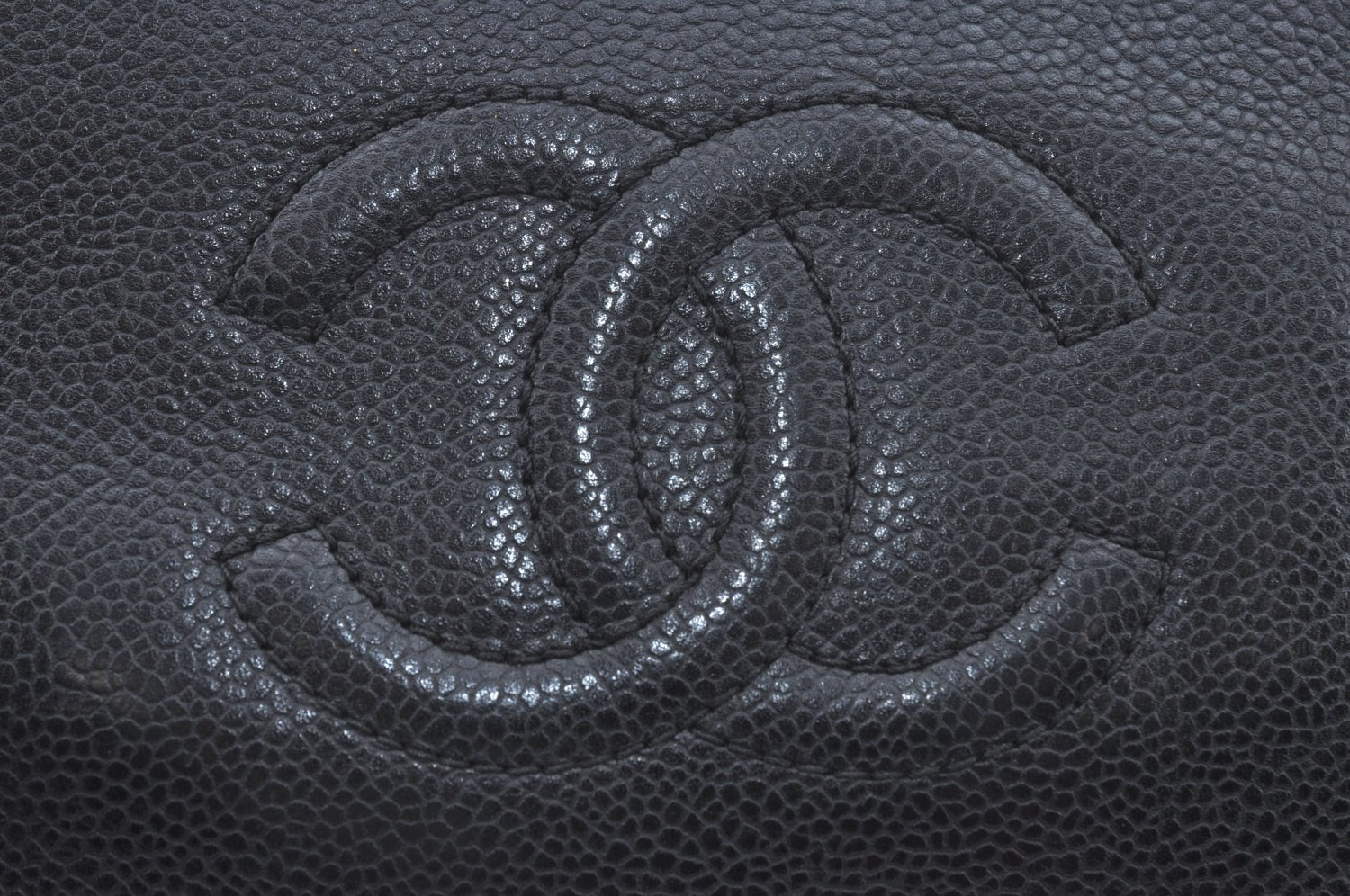 Authentic CHANEL Caviar Skin CC Logo Cosmetic Pouch Purse Black L0257
