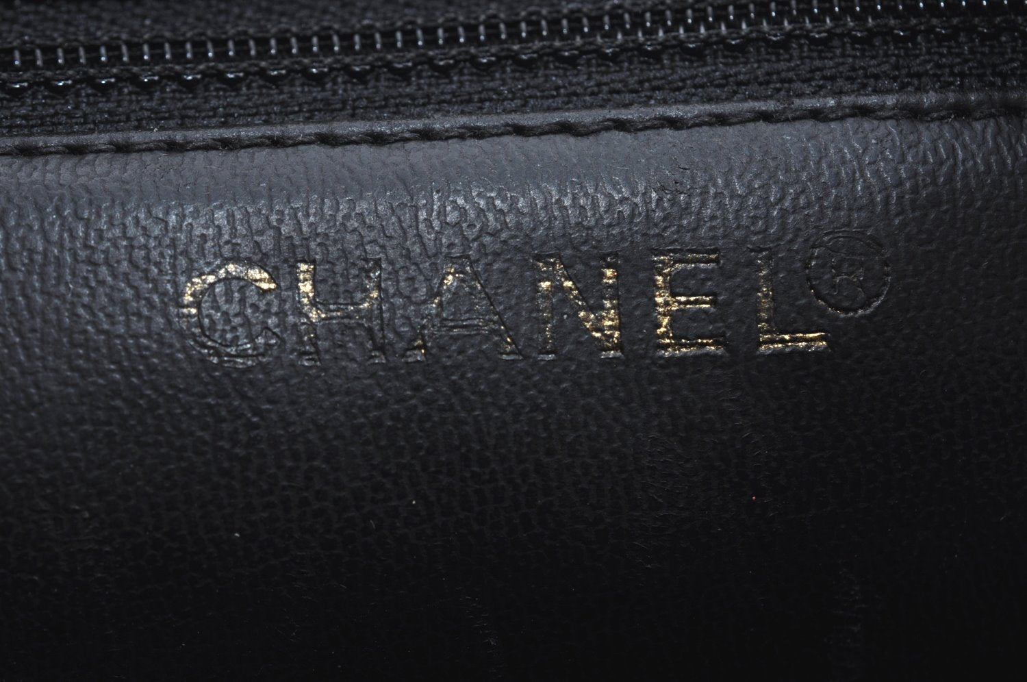 Authentic CHANEL Caviar Skin CC Logo Cosmetic Pouch Purse Black L0257