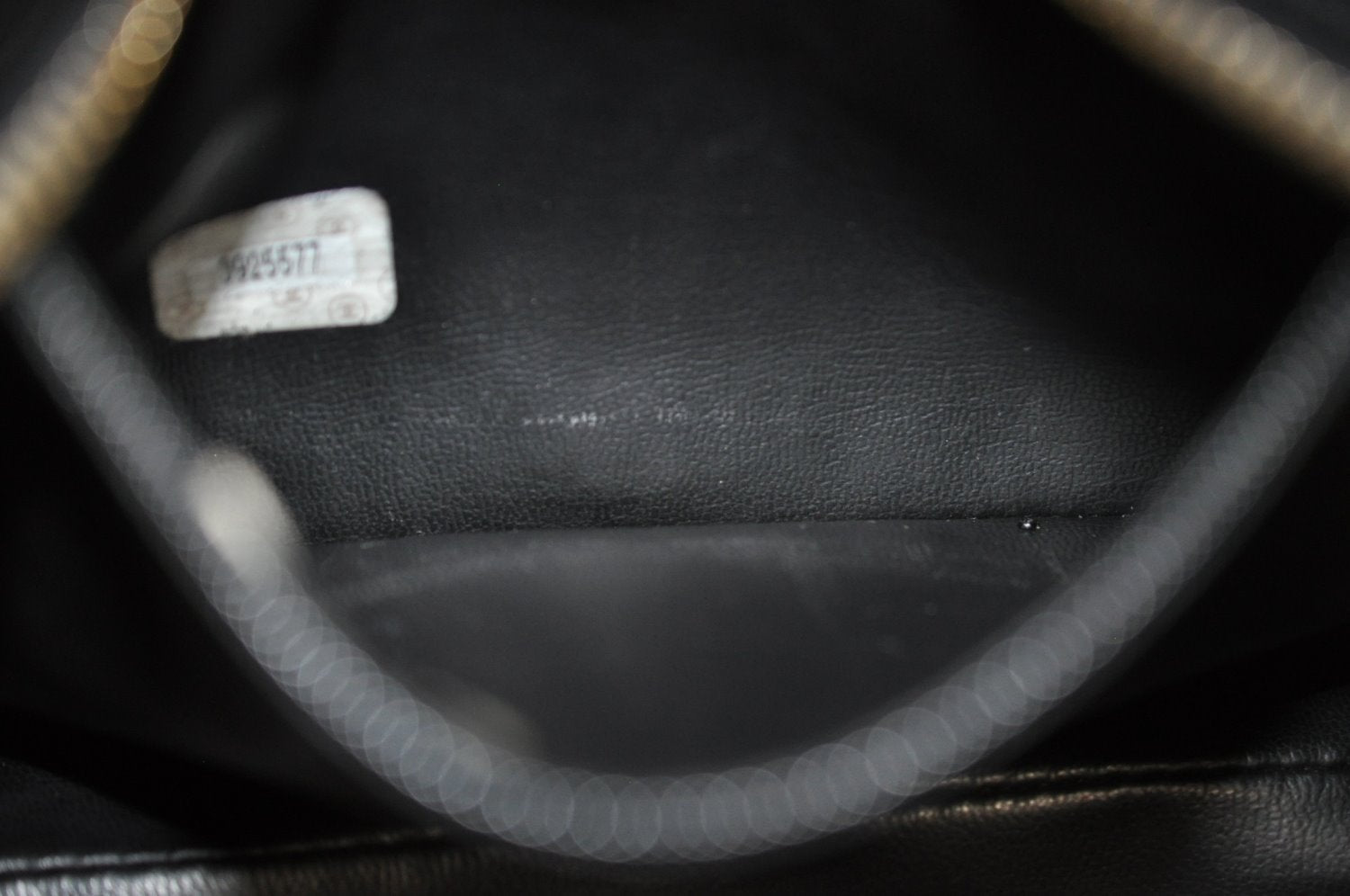 Authentic CHANEL Caviar Skin CC Logo Cosmetic Pouch Purse Black L0257