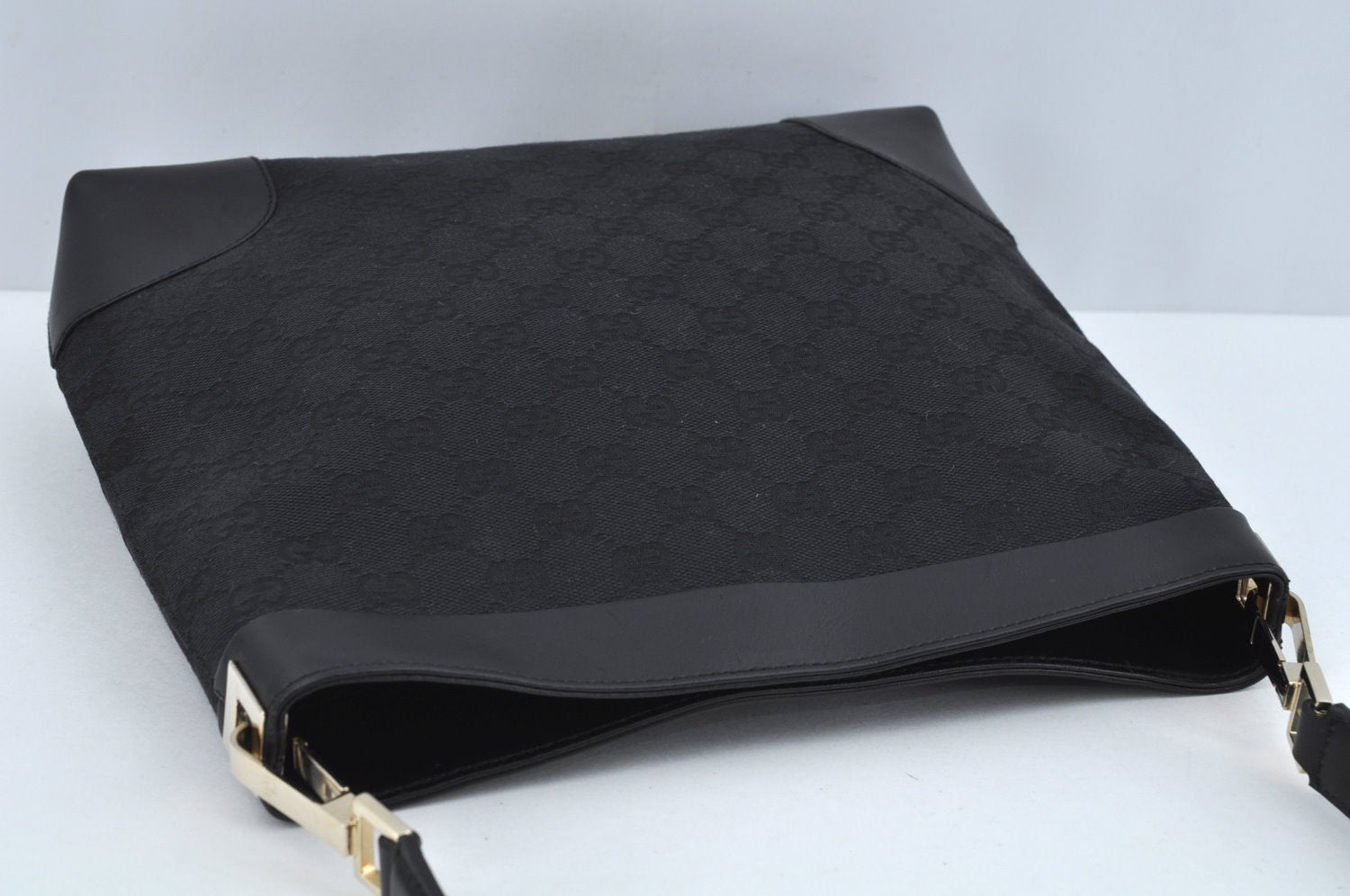 Authentic GUCCI Shoulder Bag GG Canvas Leather Black L0260
