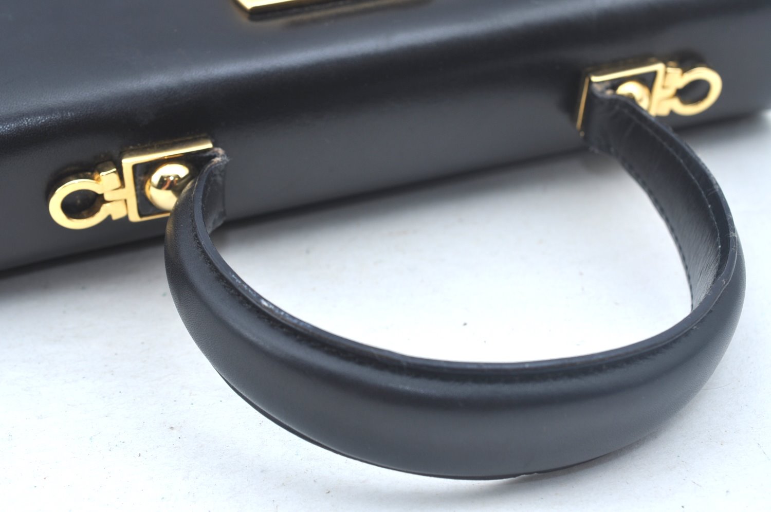 Authentic Salvatore Ferragamo Gancini Leather 2 Way Shoulder Hand Bag Black L0274