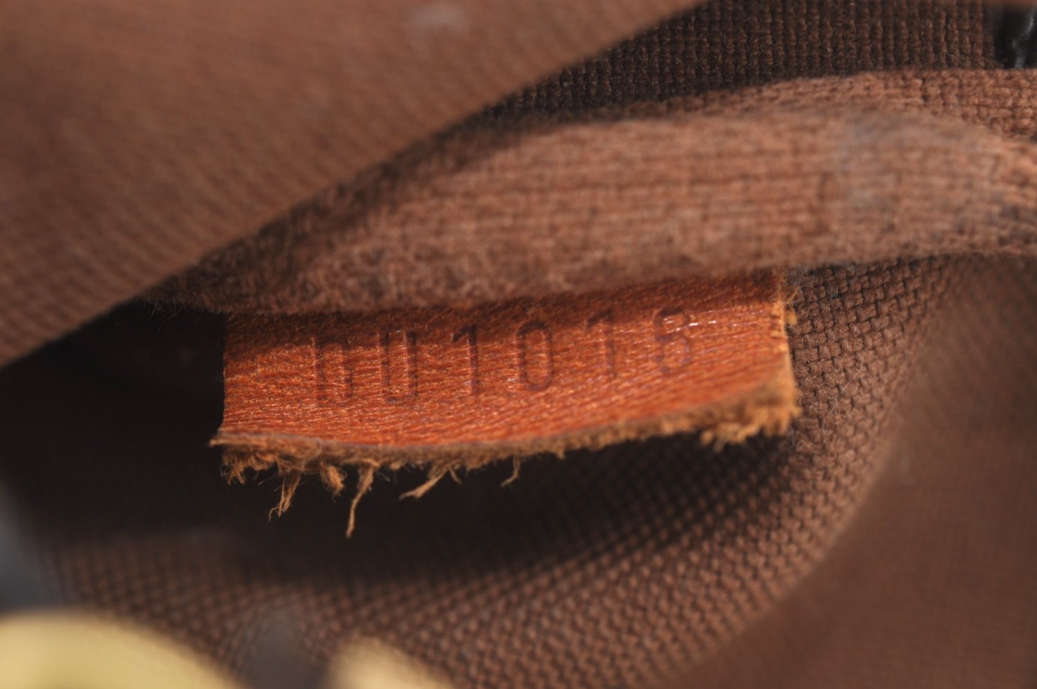 Authentic Louis Vuitton Monogram Mini Pochette Accessoires Pouch M58009 LV L0281