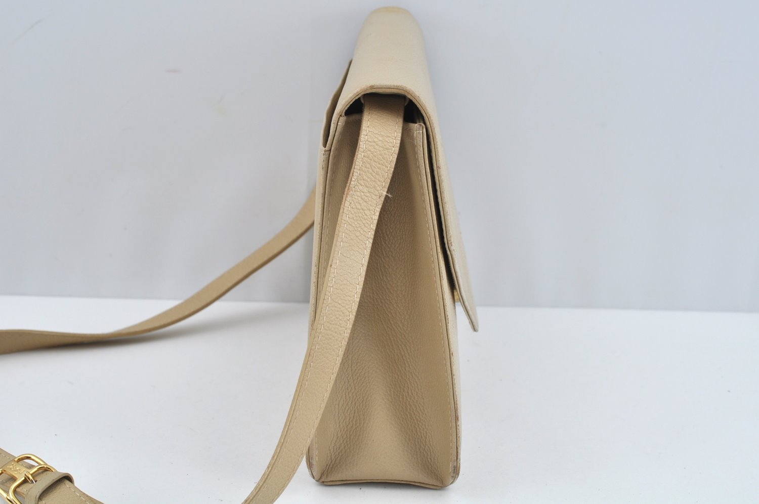 Authentic YVES SAINT LAURENT Shoulder Cross Bag Leather Beige L0291