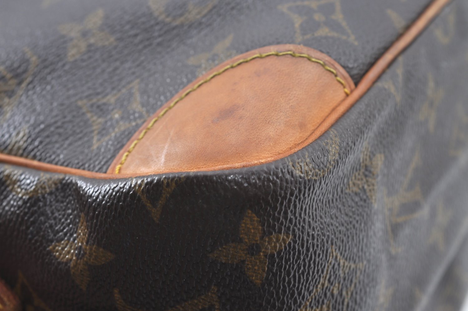 Authentic Louis Vuitton Monogram Nile Shoulder Cross Body Bag Old Model LV L0307