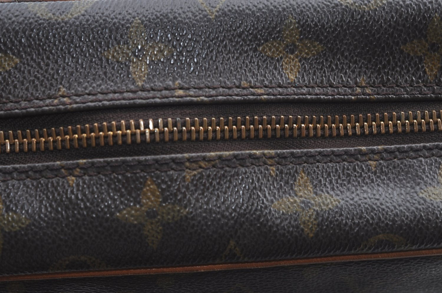 Authentic Louis Vuitton Monogram Nile Shoulder Cross Body Bag Old Model LV L0307