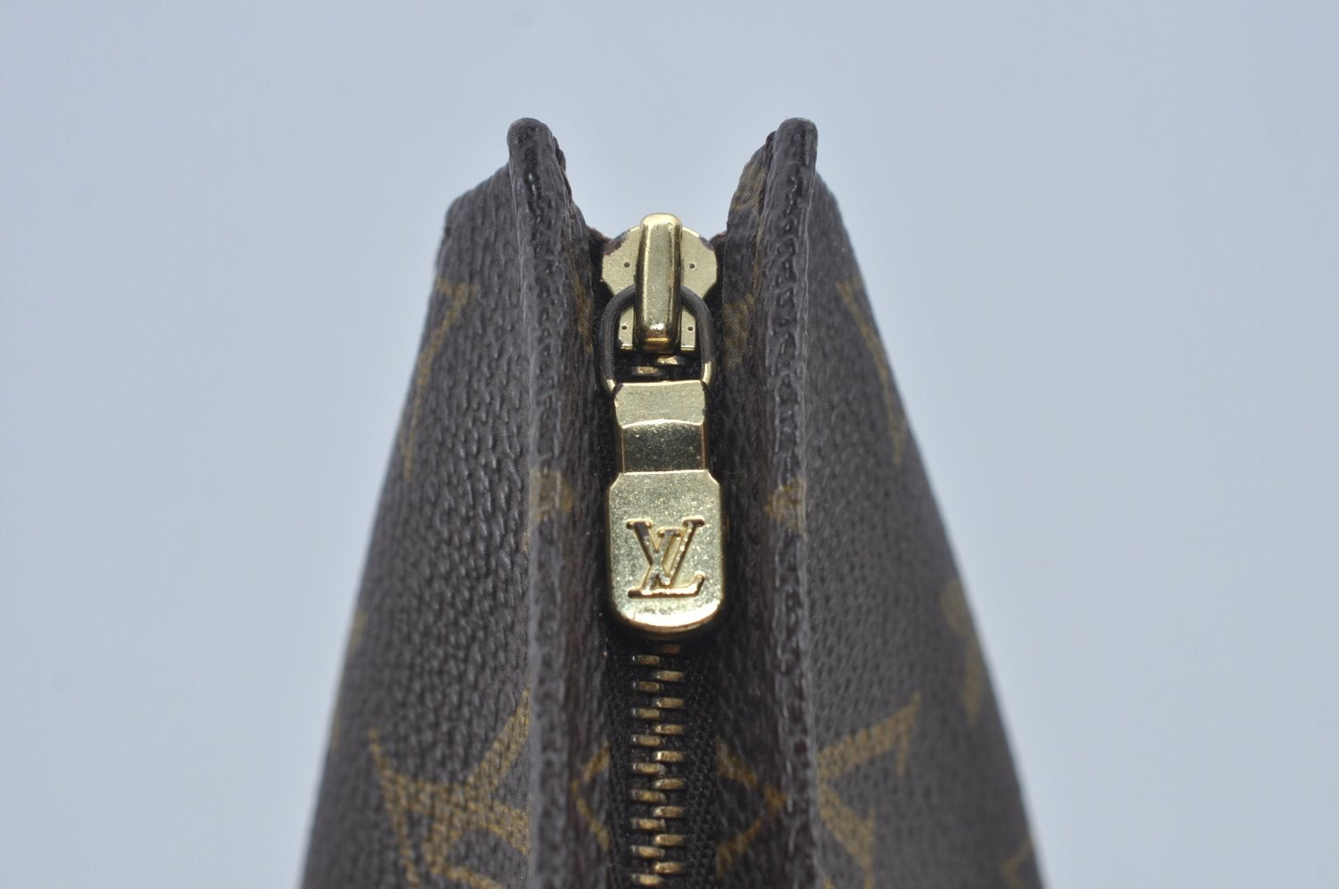 Authentic Louis Vuitton Monogram Poche Toilette 26 Cosmetics Pouch Junk L0329