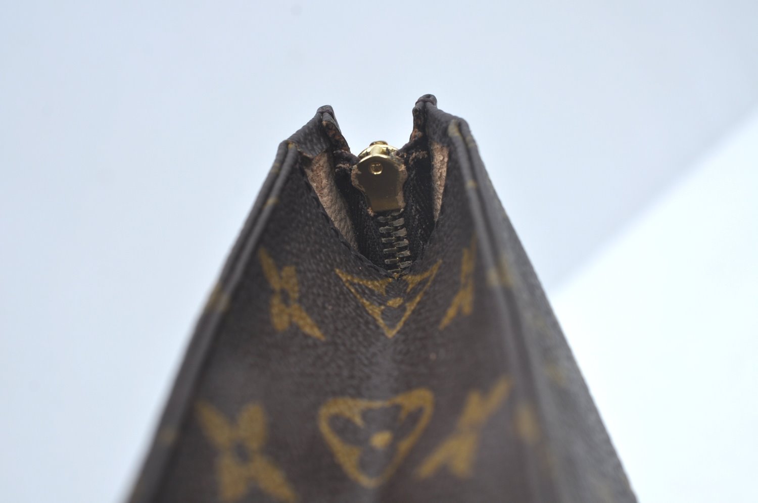 Authentic Louis Vuitton Monogram Poche Toilette 26 Cosmetics Pouch Junk L0329