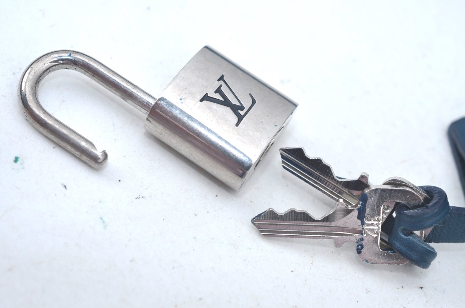 Authentic Louis Vuitton Monogram Idol NN14GM Shoulder Bag Blue M94591 Junk L0347