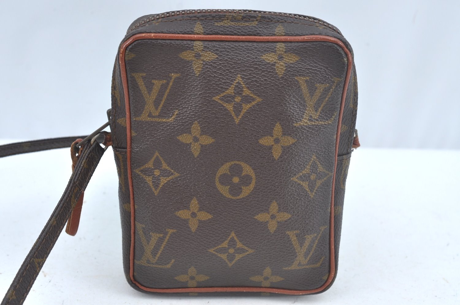 Auth Louis Vuitton Monogram Mini Poche Danube Shoulder Cross Bag Old Model L0378