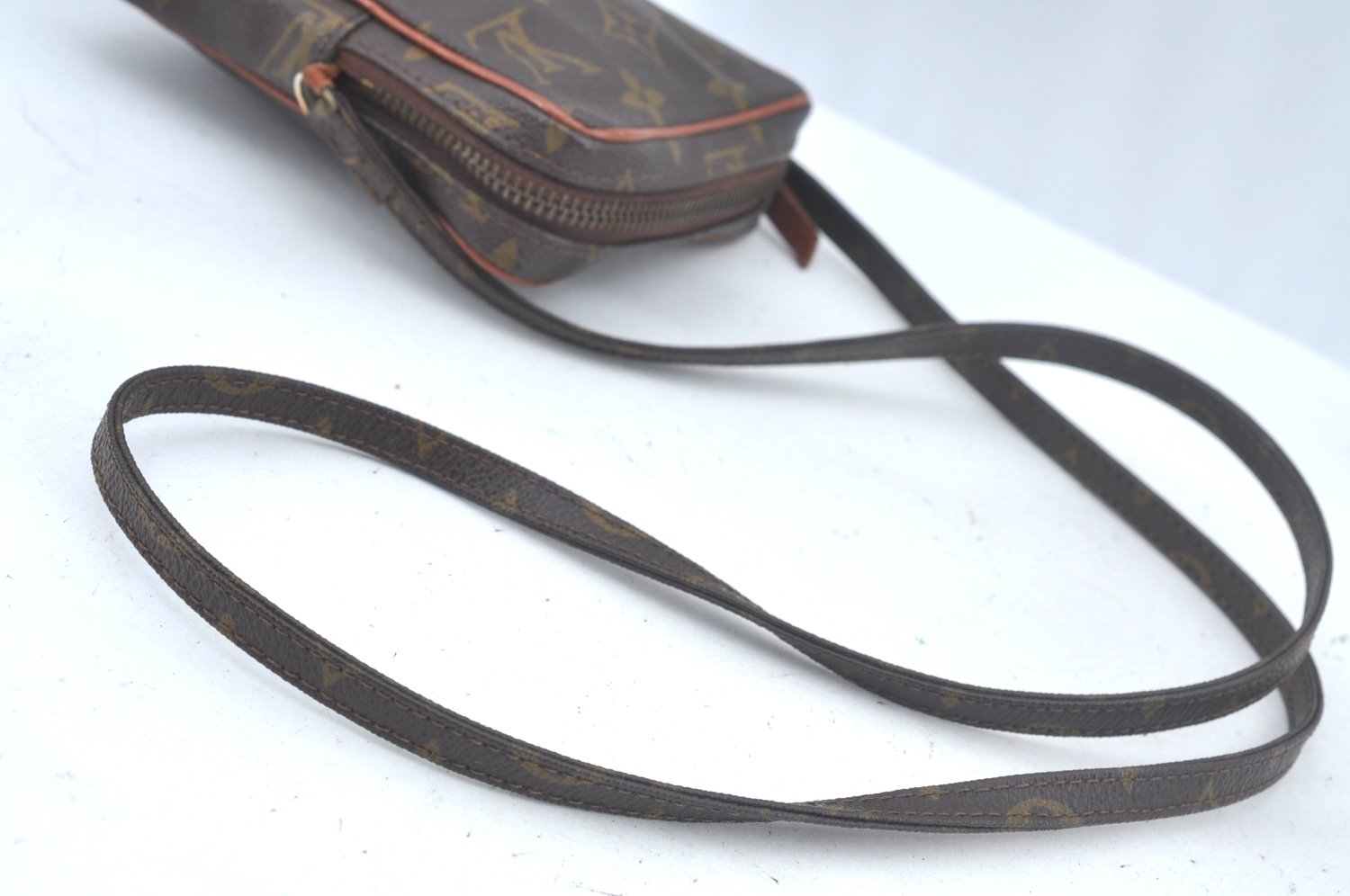 Auth Louis Vuitton Monogram Mini Poche Danube Shoulder Cross Bag Old Model L0378