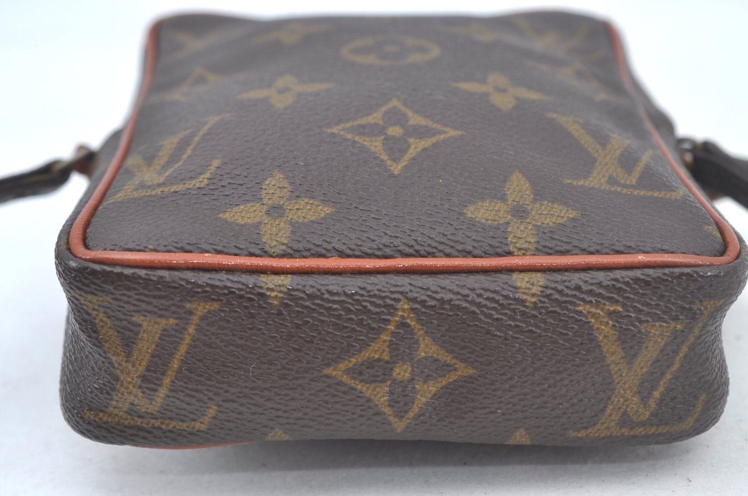 Auth Louis Vuitton Monogram Mini Poche Danube Shoulder Cross Bag Old Model L0378