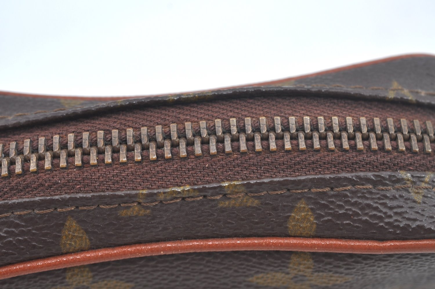 Auth Louis Vuitton Monogram Mini Poche Danube Shoulder Cross Bag Old Model L0378