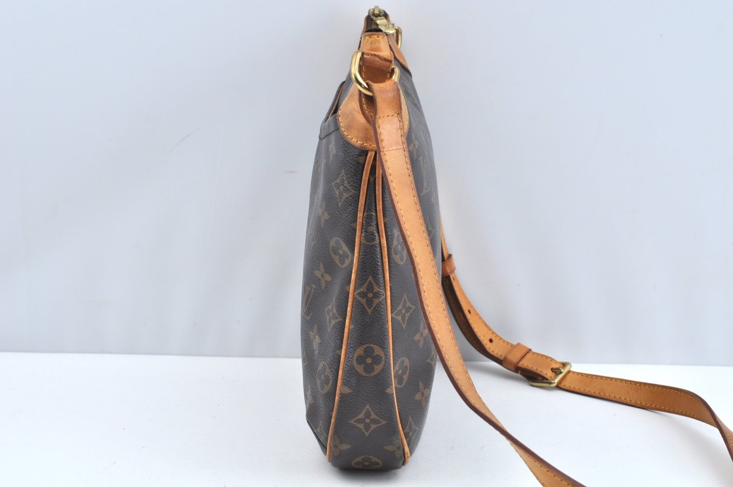 Authentic Louis Vuitton Monogram Odeon PM Shoulder Cross Bag M56390 LV L0381