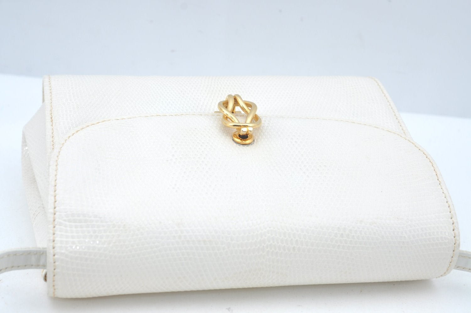 Authentic GUCCI Shoulder Cross Body Bag Purse Leather White L0388