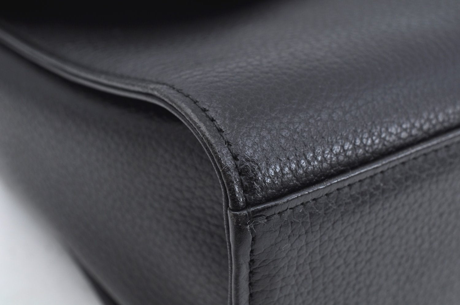 Authentic Burberrys Vintage Leather Shoulder Cross Body Bag Purse Black L0396