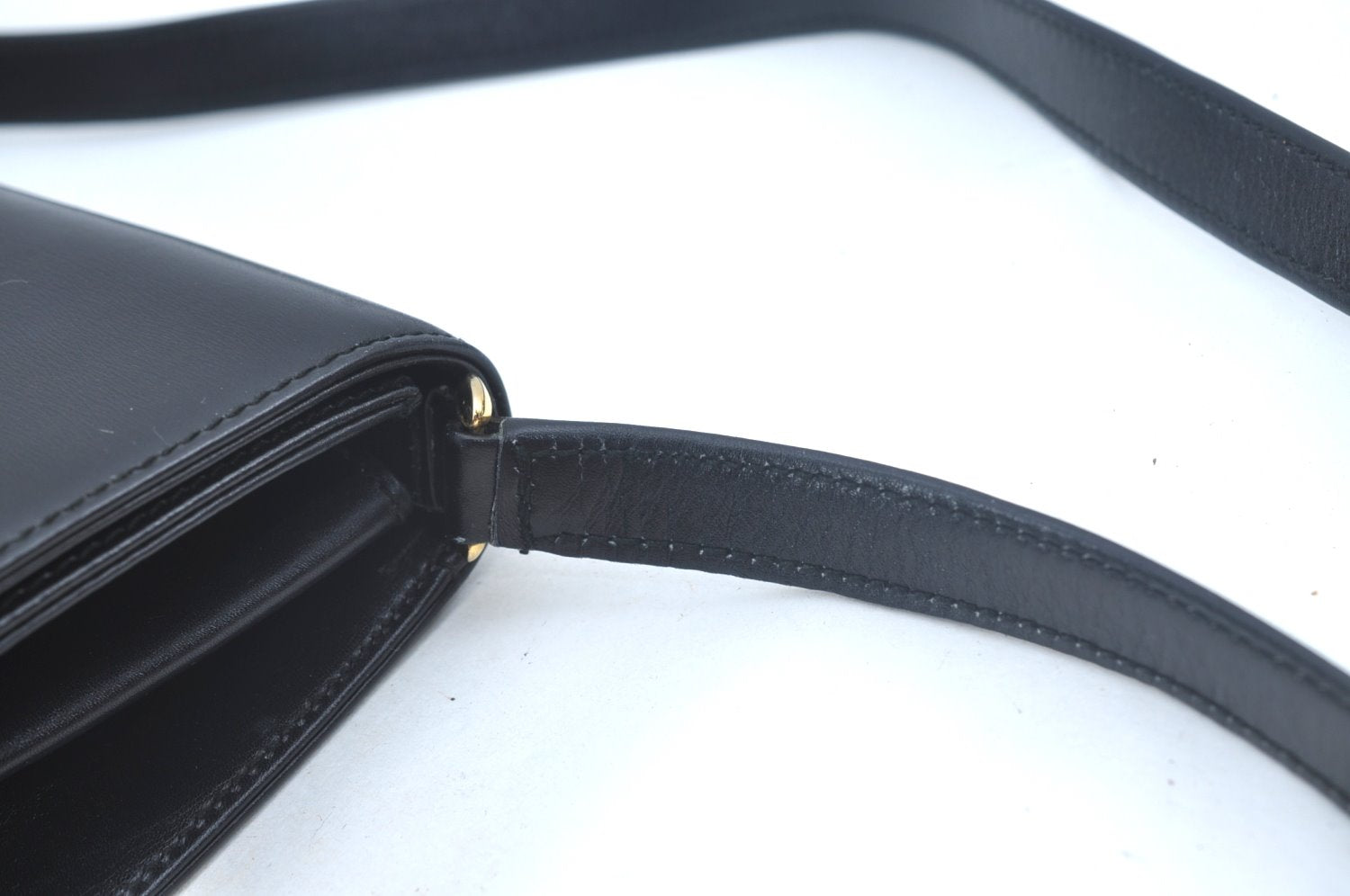 Authentic GUCCI Shoulder Cross Body Bag Purse Leather Black L0421