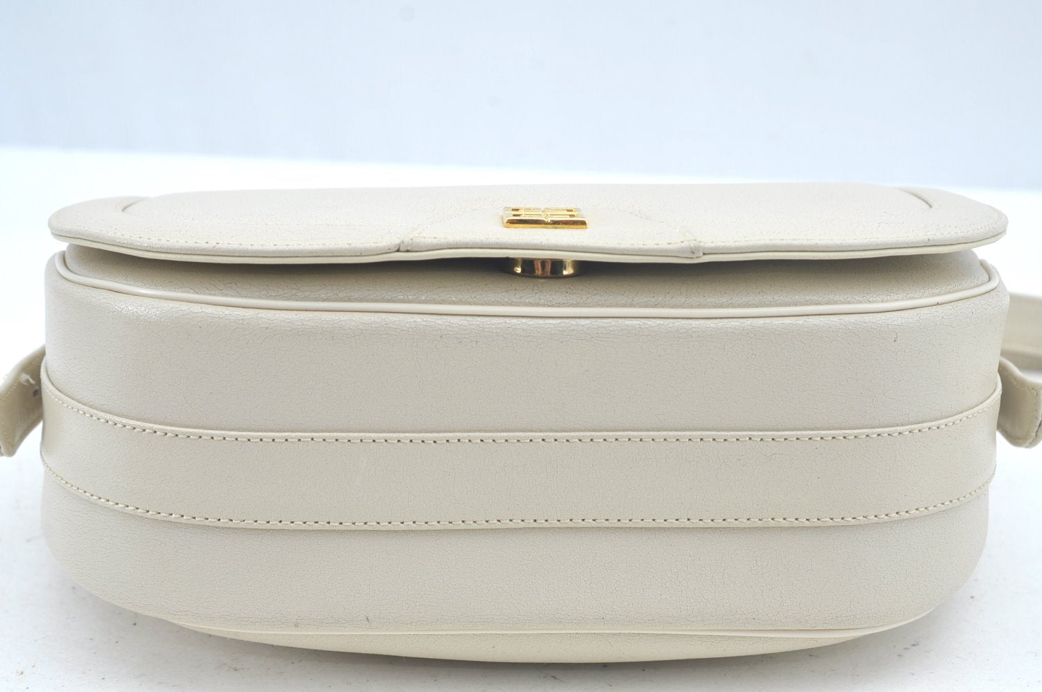 Authentic GIVENCHY Leather Shoulder Cross Body Bag Purse White L0430