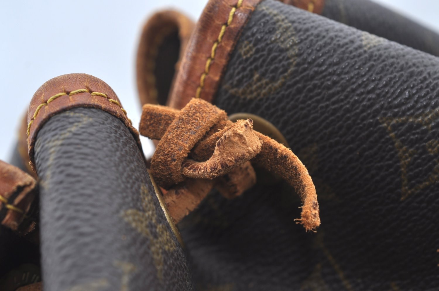 Authentic Louis Vuitton Monogram Noe Shoulder Drawstring Bag M42224 LV L0435