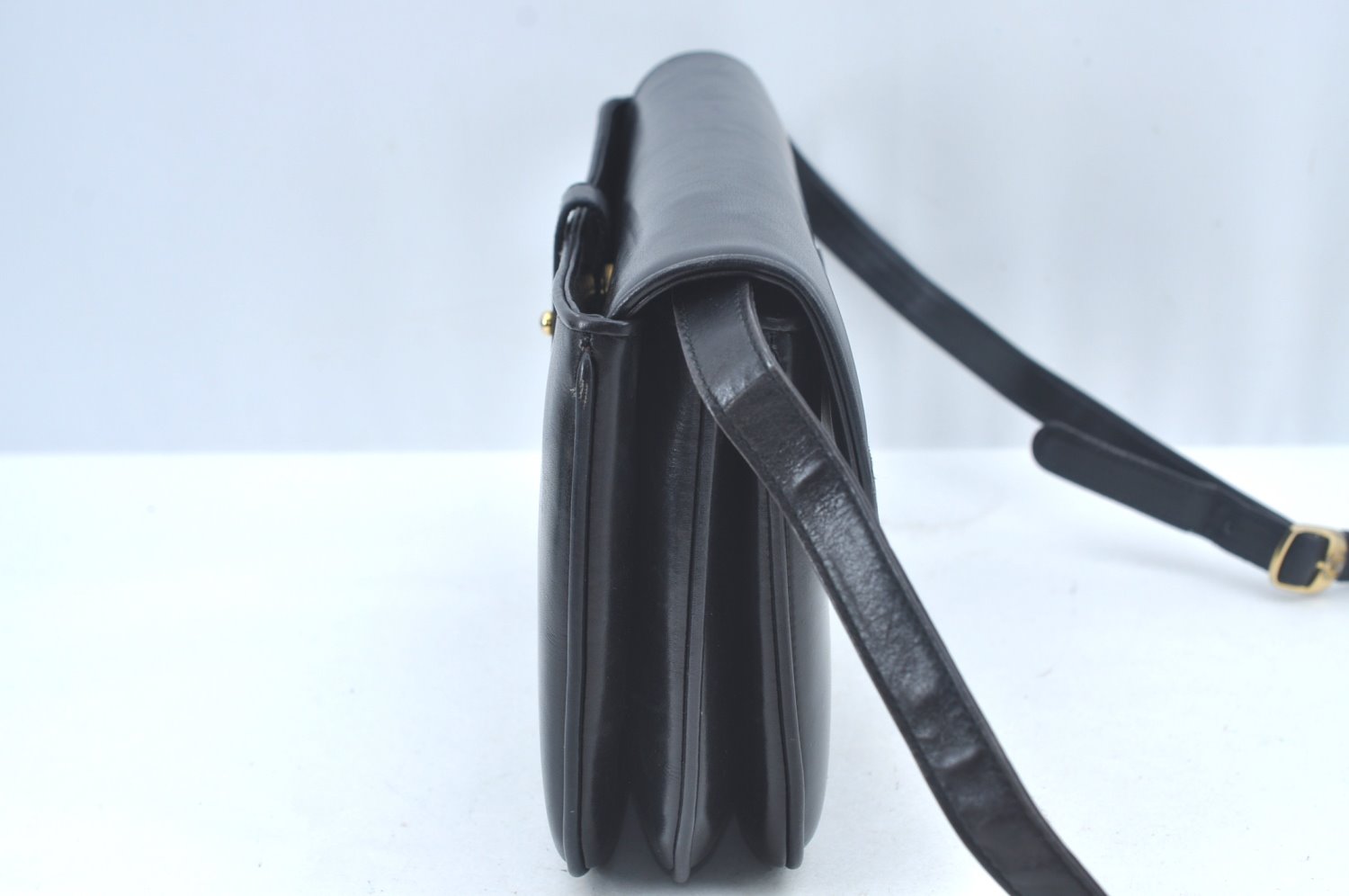Authentic GUCCI Shoulder Cross Body Bag Purse GG Leather Black L0436