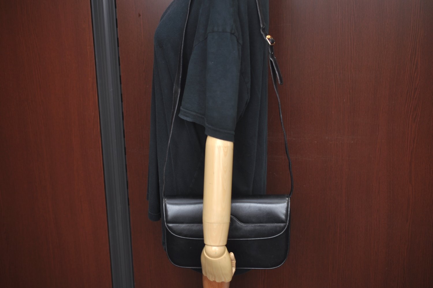 Authentic GUCCI Shoulder Cross Body Bag Purse GG Leather Black L0436