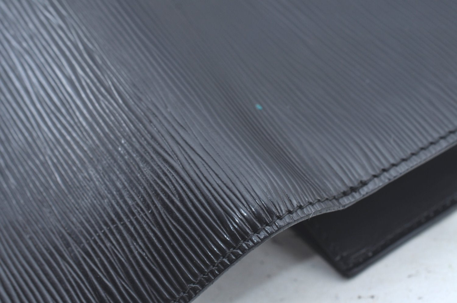 Authentic Louis Vuitton Epi Chaillot Clutch Hand Bag Purse Black M52532 LV L0441