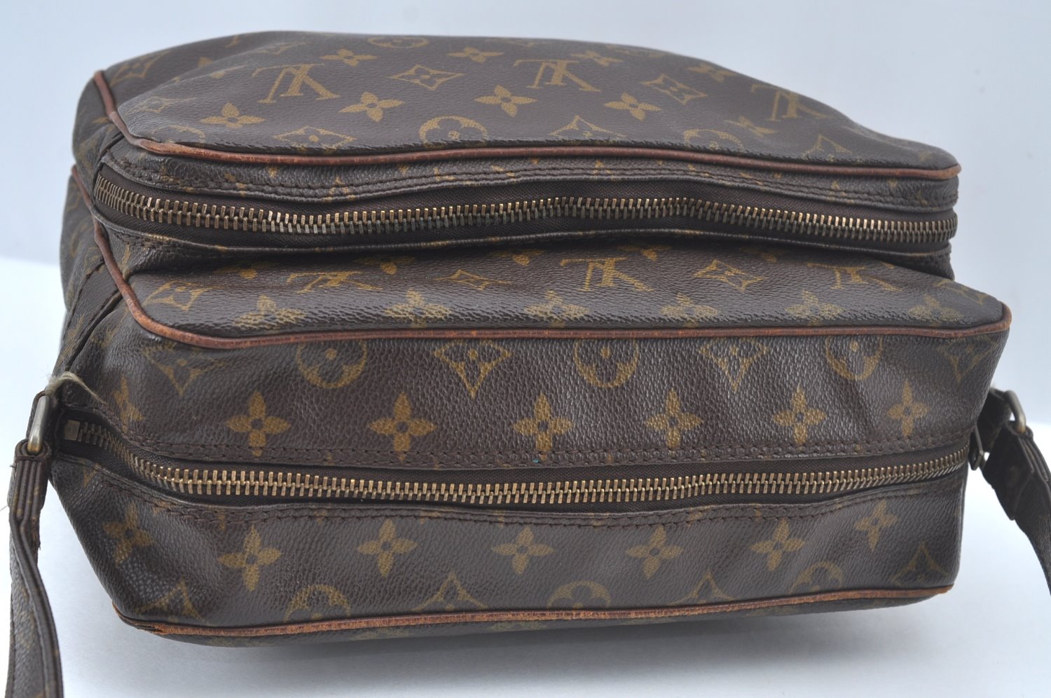 Authentic Louis Vuitton Monogram Nile Shoulder Cross Body Bag Old Model LV L0454