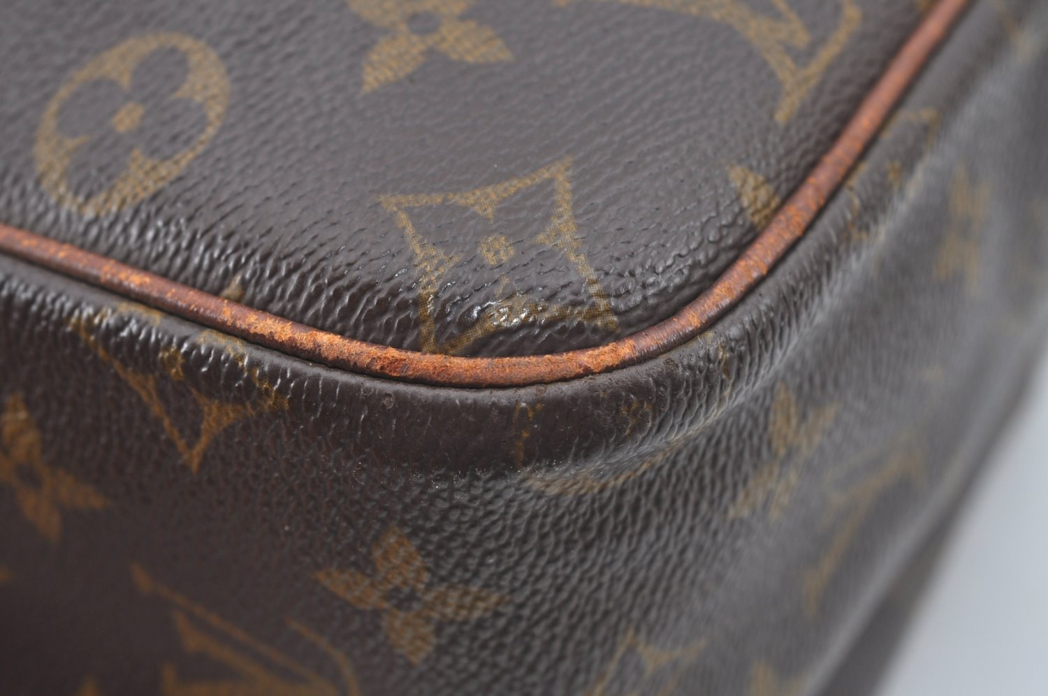 Authentic Louis Vuitton Monogram Nile Shoulder Cross Body Bag Old Model LV L0454