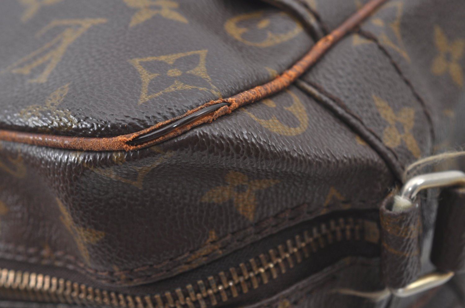 Authentic Louis Vuitton Monogram Nile Shoulder Cross Body Bag Old Model LV L0454