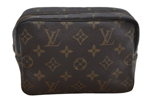 Auth Louis Vuitton Monogram Trousse Toilette 18 Clutch Hand Bag LV Junk L0455