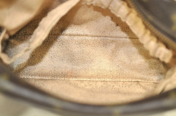 Auth Louis Vuitton Monogram Trousse Toilette 18 Clutch Hand Bag LV Junk L0455