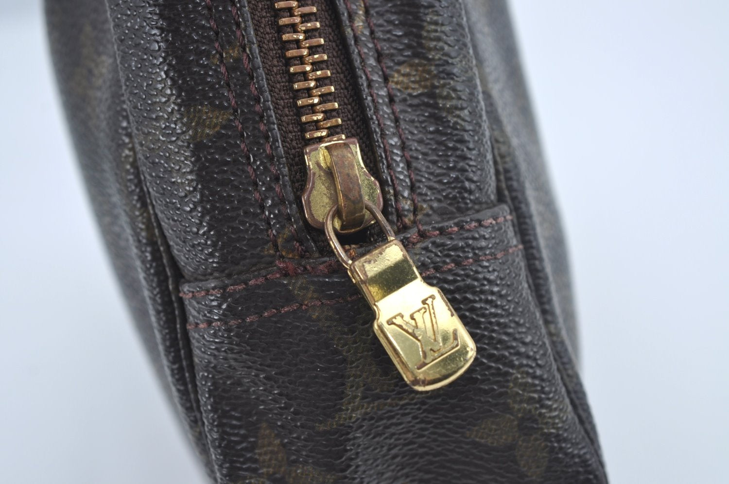 Auth Louis Vuitton Monogram Trousse Toilette 23 Clutch Hand Bag M47524 LV L0458