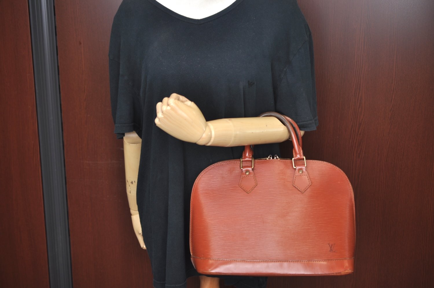 Authentic Louis Vuitton Epi Alma PM Hand Bag Brown M52143 LV L0466